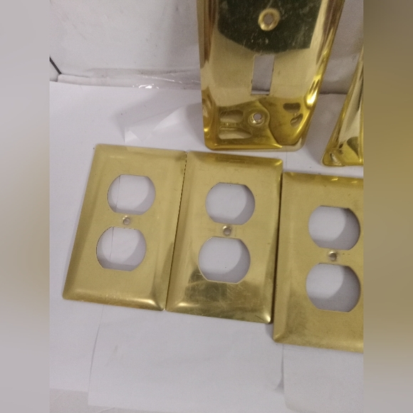 Lot of 11 Electric Outlet Covers Lights, & Plugs Gold Metal - Picture 3 of 4